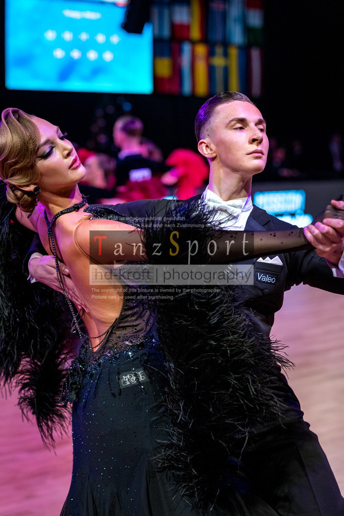 20251212_WDSF_World_Ch_Cup_RS-Std_0980-2 | Tanzsportbilder, Standardtanz, Lateintanz, WDSF, DTV, LTVB, dancecomp, goc, hessen tanzt, blaues band der spree, walzer, tango, wiener walzer, slowfox, quickstepp, samba, rumba, cha-cha-cha, paso doble. jive, hd-kroft photography, turniertanzsport