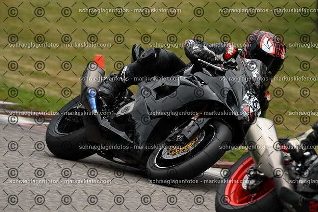25bt02-1290 | markuskiefer.com - Realisiert mit Pictrs.com
