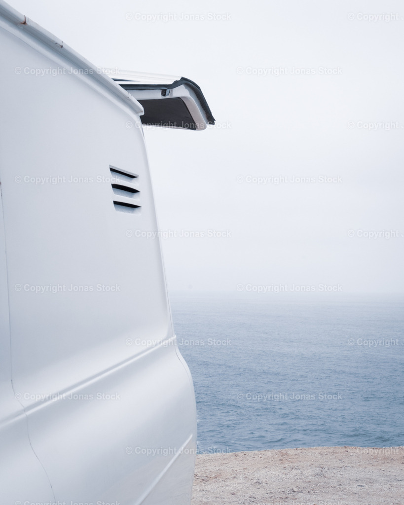 Emma | A shot of the trunk of my car (Emma) at the portuguese westcoast.  - Realisiert mit Pictrs.com