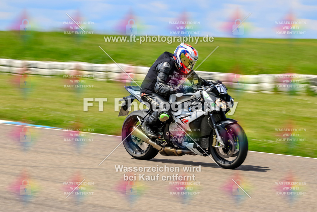 MotoTeam-0616 | Hier findet Ihr Bilder von Touristenfahrten auf der Nürburgring Nordschleife oder von anderen Veranstaltungen die ich besucht habe. Viel Spass beim Durch Schauen 