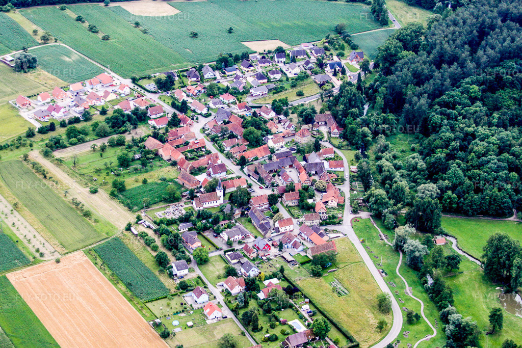 Vue aérienne: Kauffenheim à Forstfeld dans le département Bas Rhin, France – .Photo: IMG_19082.jpg prise le 20/06/2009 par Werner Riehm/FLY-FOTO.eu – Résolution de l'original: 4293 x 2862 px
