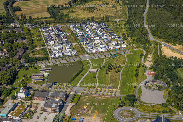 Dinslaken240803104 | Luftbild, Wohnsiedlung Im Kauenkorb, am Bergpark Lohberg, Skulptur Roter Hase, Oberlohberg, Dinslaken, Ruhrgebiet, Nordrhein-Westfalen, Deutschland