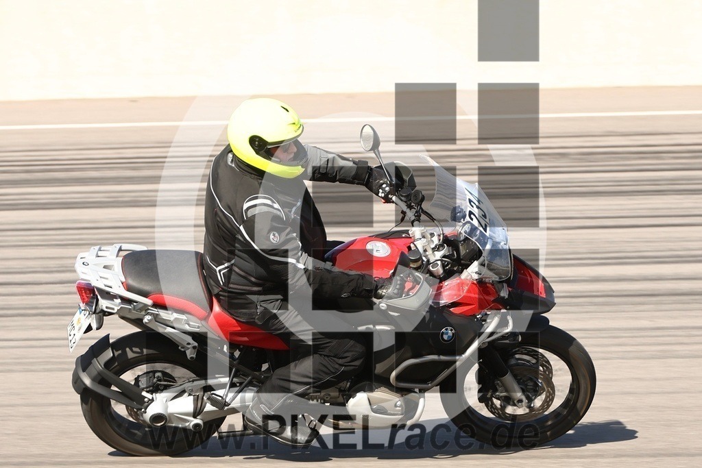 0234-20250919_12315 | Schöne Erinnerungen an spannende Momente - das festzuhalten ist unser Job. PIXELrace.de ist seit 2003 auf den Rennstrecken Europas unterwegs um die Action draußen beim Fahren und die wunderbare Stimmung imm Fahrerlager für euch einzufangen.