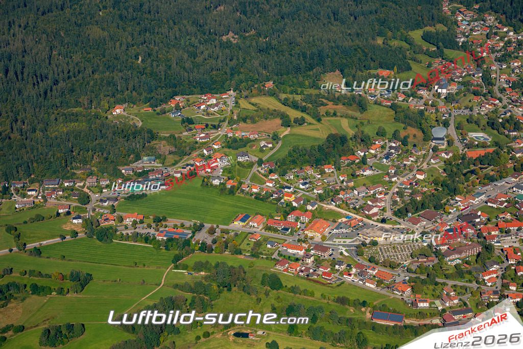 Aktuelles Luftbild von  Bodenmais Kauf mit Lizenz / Bildrechten möglich- Die Luftaufnahme wurde 2021 mittels UL-Flugzeug erstellt ( keine Drohne ) - hochauflösende Kamera-Systeme von  Canon -Beste Qualität - Für grossformatige Ausdrucke geeignet. Die Geschenkidee !