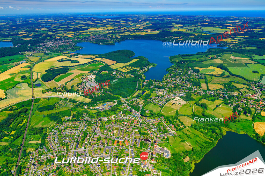 Die Luftbildaufnahme Kellersee - Eutin wurde 2018 mittels Flugzeug (keine Drohne) erstellt. Perfekte Schärfe und Druck- Auflösung- Garantiert!