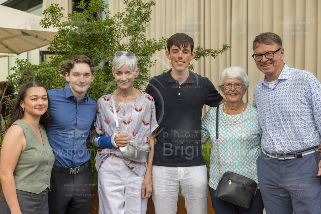 FeusiDiplomfeier_R5OO3091 | Brigitte Münger / bmsportphotography - Realisiert mit Pictrs.com