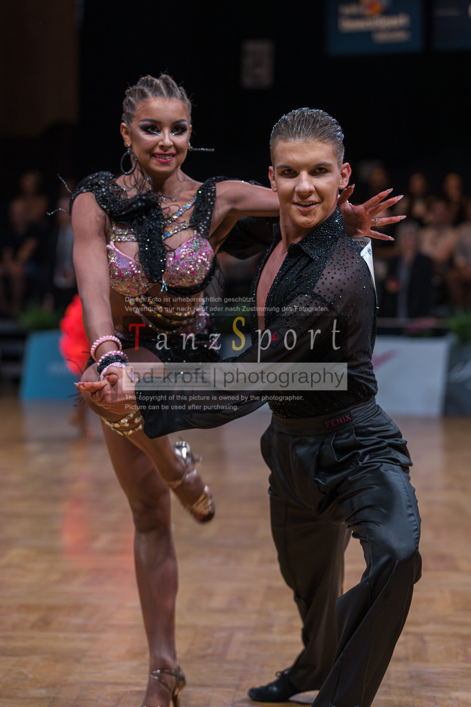 20250820_WDSF Open Lat Youth_2911 | Tanzsportbilder, Standardtanz, Lateintanz, WDSF, DTV, LTVB, dancecomp, goc, hessen tanzt, blaues band der spree, walzer, tango, wiener walzer, slowfox, quickstepp, samba, rumba, cha-cha-cha, paso doble. jive, hd-kroft photography, turniertanzsport