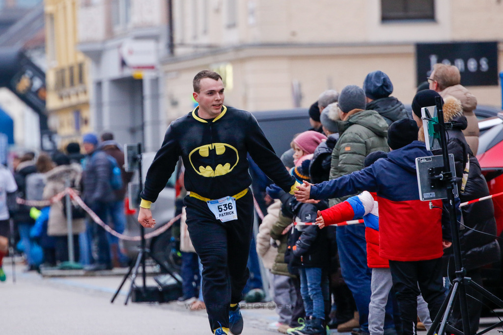 AW_20231231awmac8990 | WELS, 31.12.2023, Sparkasse Silvesterlauf Wels 2023 , Image shows: Photo: WAPICS / Andreas Willdoner