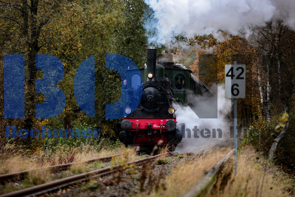  04.11.2023 - 
 | Sebastian Sendlak / Bochumer Nachrichtendienst (BOND) - Dampflok Waldbroel auf der Volmetalbahn - Realisiert mit Pictrs.com