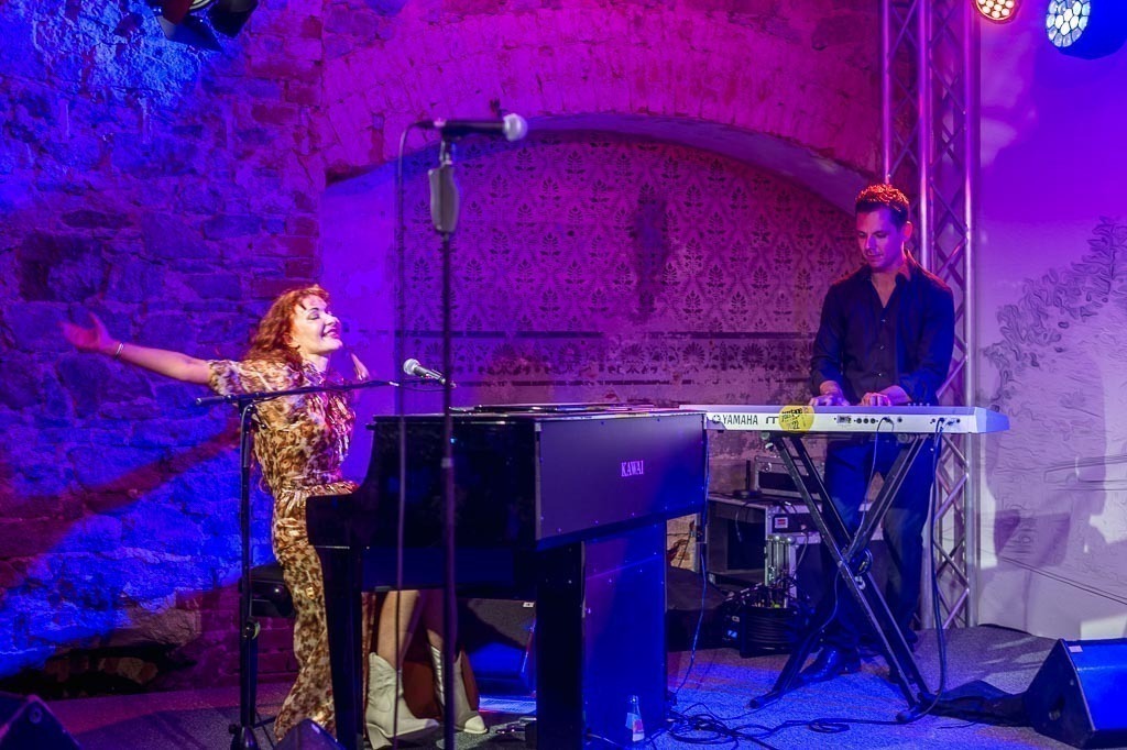 Maria Markesini Konzert | Maria Markesini meets Klazz Brothers im Forte Belvedere Leisnig zum Festival Hallo Leisnig 2022. - Realisiert mit Pictrs.com