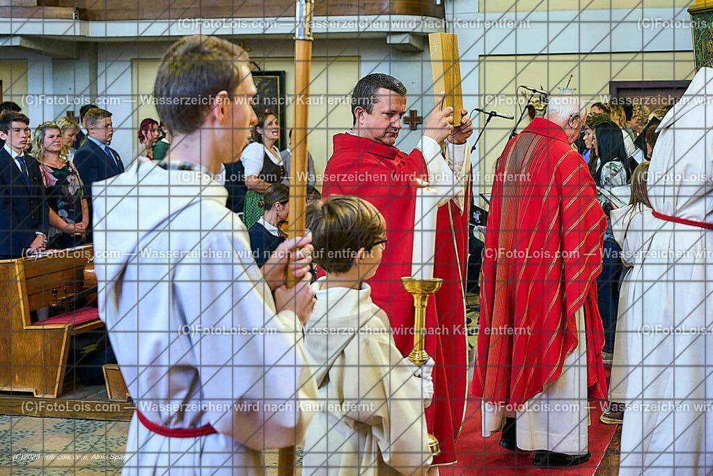 ALP2203_Pfarrfirmung Wieselburg_Einzug | (C)FotoLois.com, Alois Spandl, Pfarrfirmung in Wieselburg mit Firmspender Eduard Gruber (ehemaliger Generalvikar der Diözese St. Pölten), Sa 3. Juni 2023.