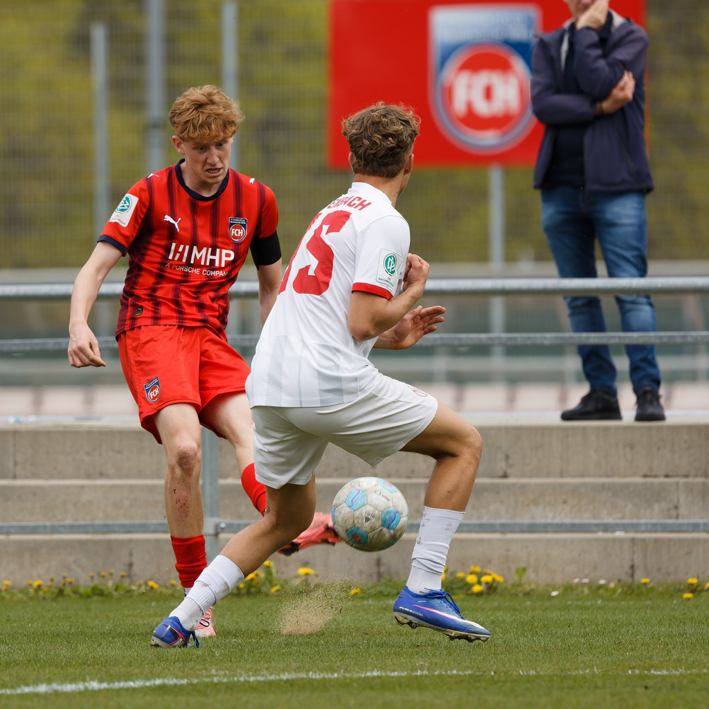 FCHOFK_260418_6-41 | 1.FC Heidenheim 1846 vs. Offenbacher Kickers, Fußball, U17, B-Junioren, NWL, U17-DFB-Nachwusliga, 2025/2026, 10. Spieltag, 18.04.2026 in Heidenheim, Walter-Birkhold-Jugendstadion (Foto: Michael Bulling) - Realisiert mit Pictrs.com