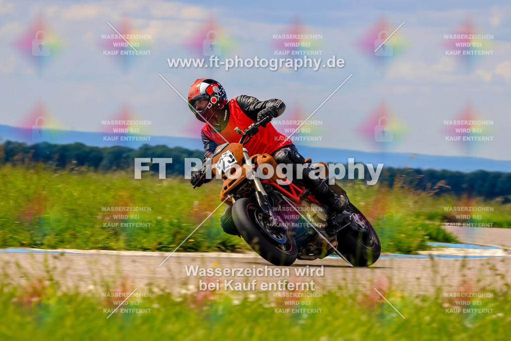 MotoTeam-0845 | Hier findet Ihr Bilder von Touristenfahrten auf der Nürburgring Nordschleife oder von anderen Veranstaltungen die ich besucht habe. Viel Spass beim Durch Schauen 