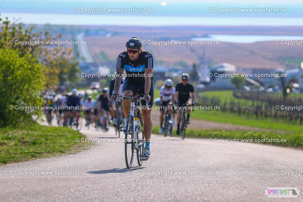 TRA_0575 | Neusiedlersee Radmarathon 2026@sportshot_your_pictrs #yourpictures#roadtowm2029 #nrm #neusiedlerseeradmarathon #neusiedlersee #neusiedlerseetourismus #burgenland #mörbisch #nrm26 #burgenlandtourismus #voglundco #poweredbyburgenlandtourismus #radsport #rad #marathon #ucigranfondo #visitburgenland #ucigranfondoworldseries