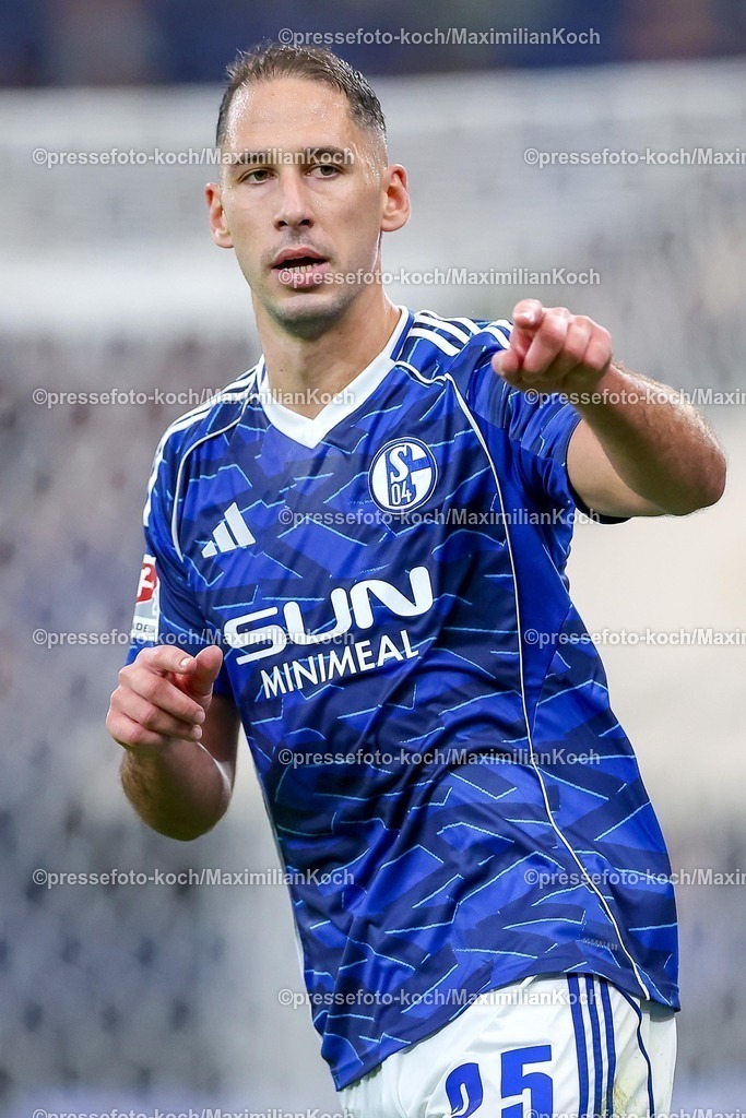 S0413092501131 | 13.09.2025, Fußball, FC Schalke 04 - Holstein Kiel, 5.Spieltag, 2. Fußball Bundesliga, Veltins-Arena Gelsenkirchen, Saison 2025 2026: Nikola Katic (Schalke04 #25) DFB regulations prohibit any use of photographs as image sequences and or quasi-video.