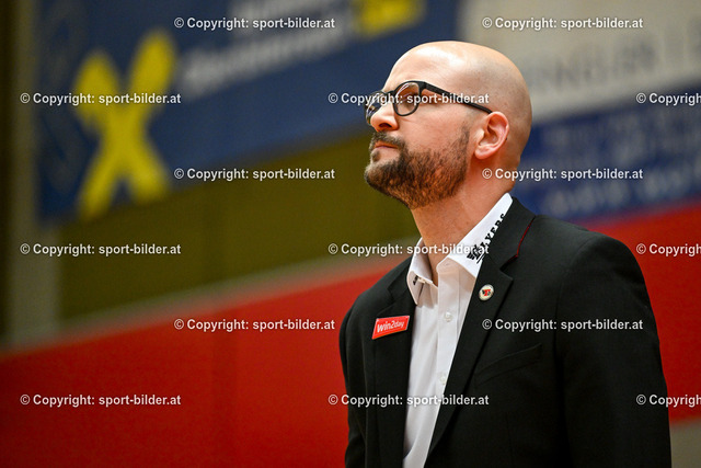 AUT, BSL, Basketball Flyers Wels vs UBSC Graz | 25.04.2024, Raiffeisen Arena Wels, AUT, BSL, Flyers Wels vs UBSC Graz, im Bild Sebastian Waser, Head Coach Flyers Wels (Flyers)


// BSL, Basketball Super League Match between Raiffeisen Flyers Wels and UBSC Raiffeisen Graz in Wels, Austria on 2024/04/25