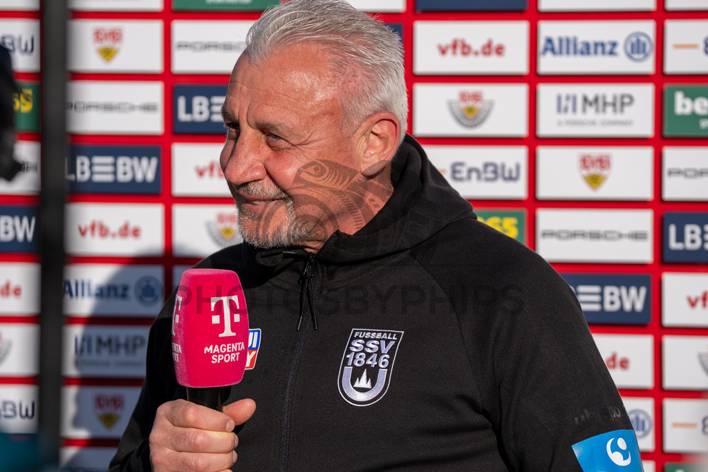 VfB Stuttgart II vs. SSV Ulm 1846 Fussball, Fussball, 3. Liga, 32. Spieltag, 08.04.2026 | Pavel Dotchev (Trainer SSV Ulm 1846 Fussball) vor der Partie grinsend im Interview,VfB Stuttgart II vs. SSV Ulm 1846 Fussball, Fussball, 3. Liga, 32. Spieltag, 08.04.2026DFB regulations prohibit any use of photographs as image sequences and/or quasi-video