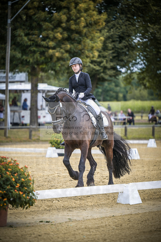 DOS_1643 | Entdecke hochwertige Reitturnierfotos von Foto Oger. Professionell, emotional und authentisch – jetzt Lieblingsmomente im Shop bestellen.Deutschlandweite Turnierfotografie. - Realisiert mit Pictrs.com