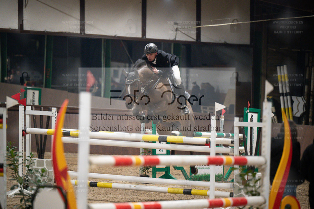 Hallenreittunier Voxtrup 2023 | Entdecke hochwertige Reitturnierfotos von Foto Oger. Professionell, emotional und authentisch – jetzt Lieblingsmomente im Shop bestellen. - Realisiert mit Pictrs.com