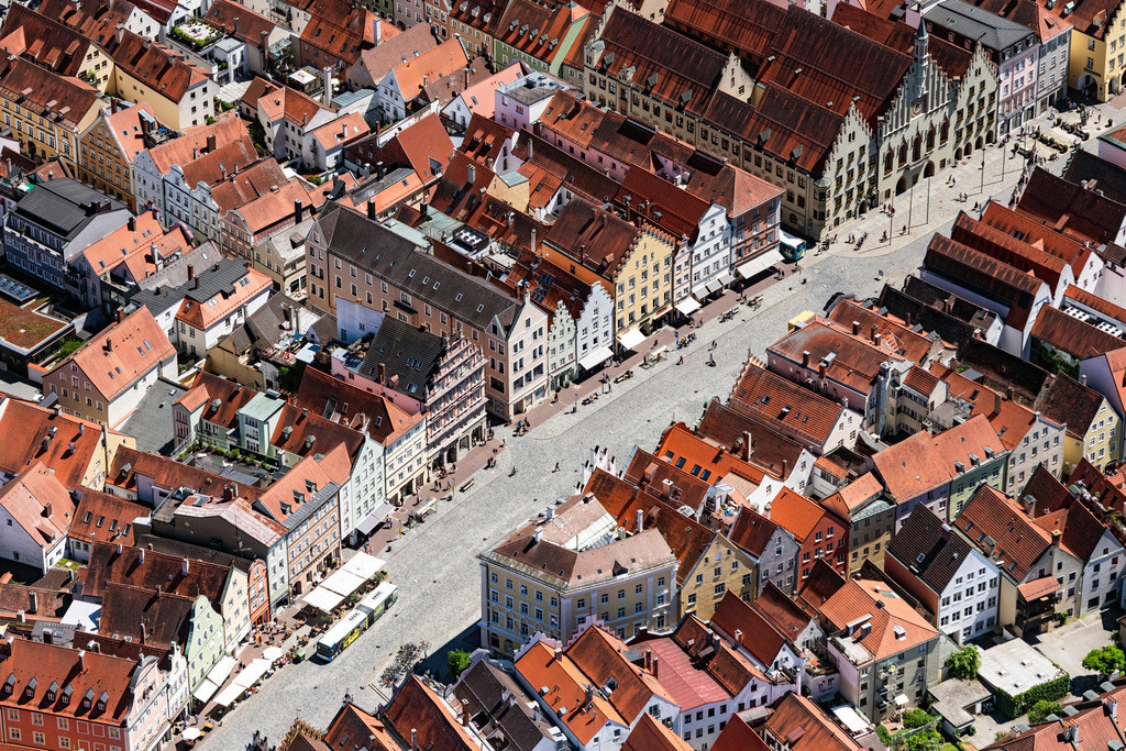 dr__0054437.jpg | LANDSHUT 12.06.2020 Stadtansicht des Innenstadtbereiches Altstadt in Landshut im Bundesland Bayern, Deutschland. // City view on down town Old Town in Landshut in the state Bavaria, Germany. Foto: Daniel Reiter