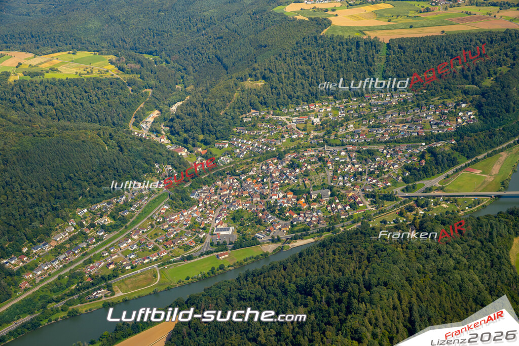 Das Luftbild zeigt :  Neckargerach - Die Luftaufnahme wurde 2024 vom UL-Flugzeug aus erstellt ( keine Drohne ) - Hochauflösende Luftaufnahme - Für grossformatige Ausdrucke geeignet. Die Geschenkidee !Mit Lizenz und Bildrechte bestellbar