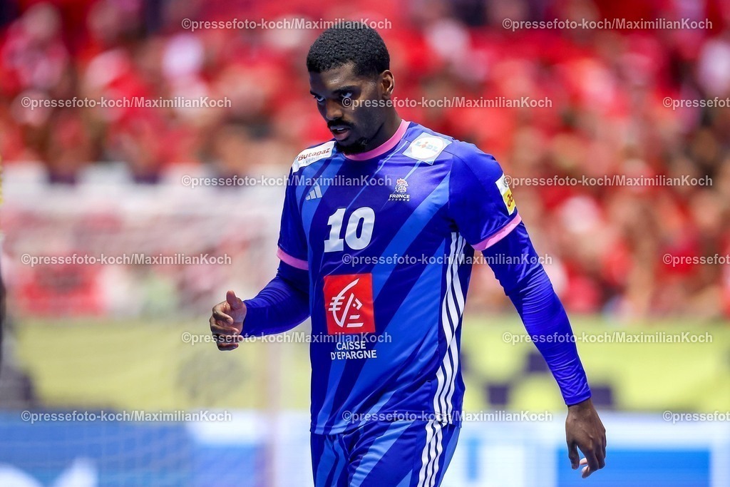 EHF22012603066 | 22.01.2026, Handball, Men's EHF EURO 2026, Frankreich - Dänemark, Jyske Bank Boxen in Herning, Dänemark, Main Round:  Dika Mem (France #10) enttäuscht Enttäuschung 