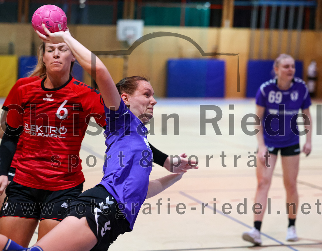 2022-11-05_056_SpVgg_Altenerding_gegen_SpVgg_Erdweg | Erding, Deutschland, 05.11.2022:
Handball, Bezirksoberliga Frauen Altbayern 2022 / 2023, 3. Spieltag, SpVgg Altenerding gegen SpVgg Erdweg, Endergebnis: 27:16

Anna Wallner (SpVgg Erdweg, #6), Julia Kranich (SpVgg Altenerding, #9)

Foto: Christian Riedel / fotografie-riedel.net