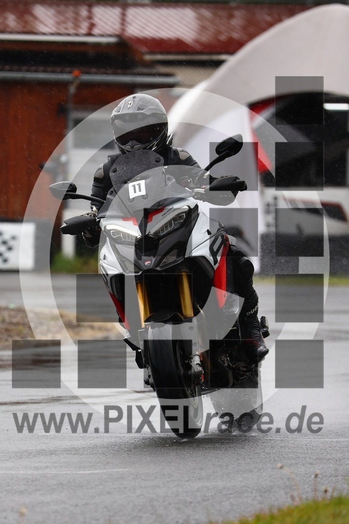 top-20260512_01834 | Schöne Erinnerungen an spannende Momente - das festzuhalten ist unser Job. PIXELrace.de ist seit 2003 auf den Rennstrecken Europas unterwegs um die Action draußen beim Fahren und die wunderbare Stimmung imm Fahrerlager für euch einzufangen.