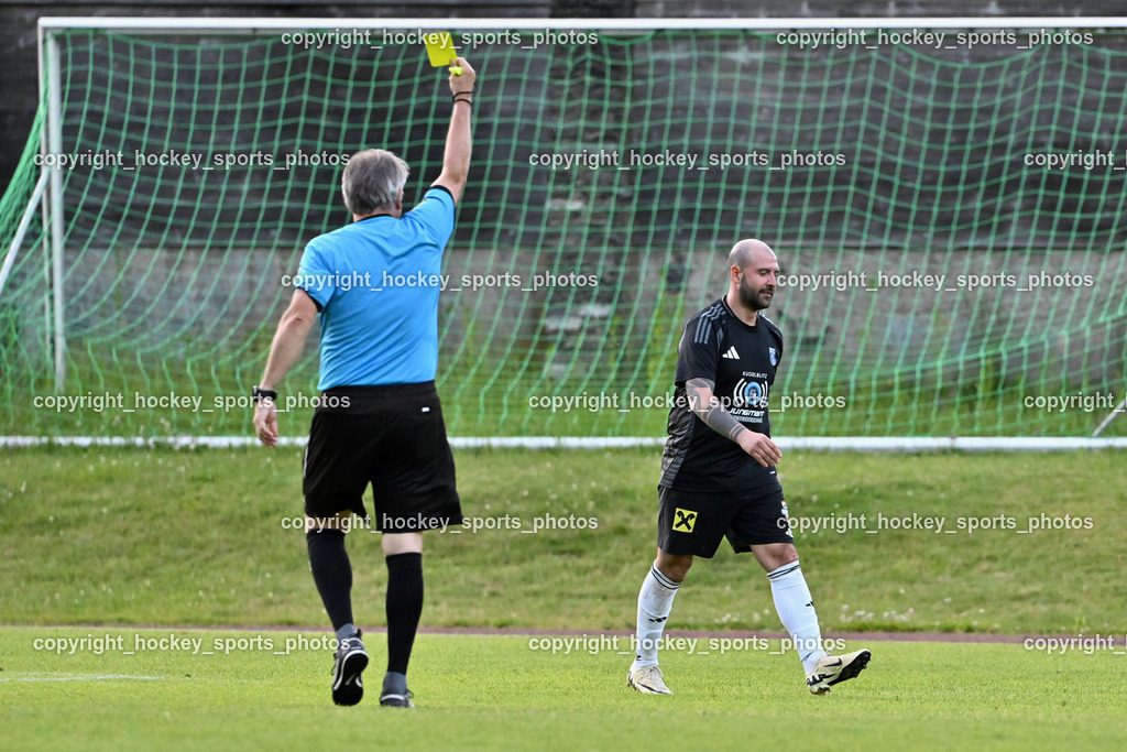 WSG Radenthein vs. URC Thal Assling | Gerhard Lukas Meschnark Referee, Gelbe Karte, #9 Denis Kerrniqi URC Thal Assling, WSG Radenthein vs. URC Thal Assling, WSG Radenthein vs. URC Thal Assling am 30.05.2025 in Radenthein (Sportplatz Radenthein), Austria, (Photo by Bernd Stefan)