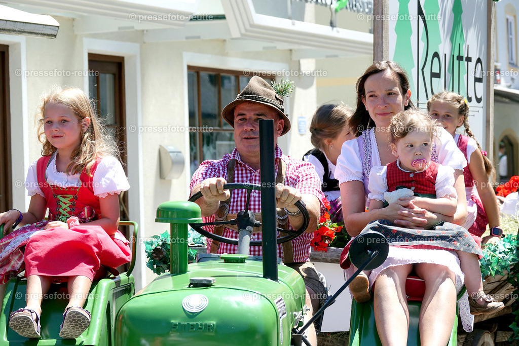 news-2022-Juli17-Musikumzug-Reutte-DSD02913-Vorabimpression | Info aus dem Bezirk Reutte/Ausserfern Tirol sowie eine umfangreiche Bilddatenbank über die gesamte Region: Lechtal, Talkessel Reutte, Tannheimertal, Zwischentoren. Lech, Plansee, Zugspitze, Grenztunnel, B179, Fernpassstraße, Verkehr, Lawinen, Tradition, - Realisiert mit Pictrs.com