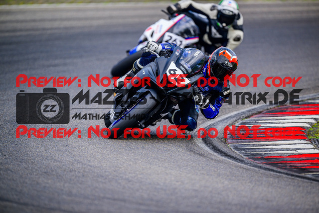 MaZZes_FotoMatrix_240717_6007705_5194 | WEISS