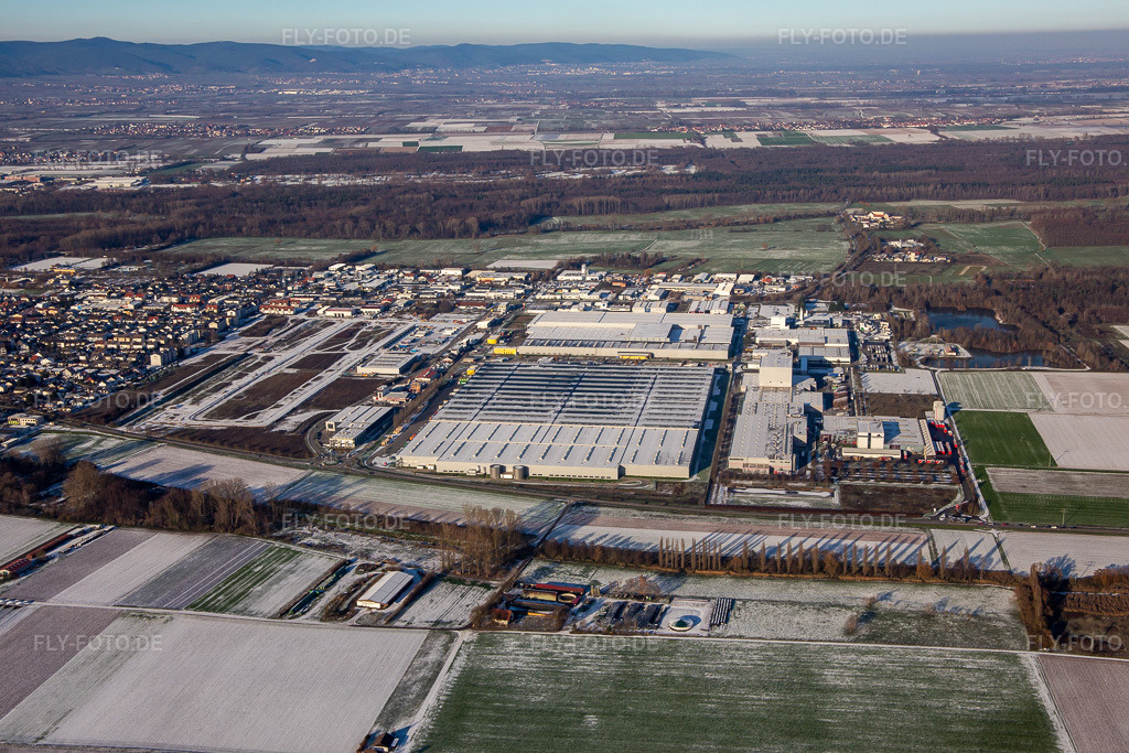 Luftbild: Industriegebiet Interpark im Winter bei Schnee in Offenbach an der Queich im Bundesland Rheinland-Pfalz in Deutschland. Foto: IMG_135558.jpg vom 16.12.2022 durch Werner Riehm/FLY-FOTO.de