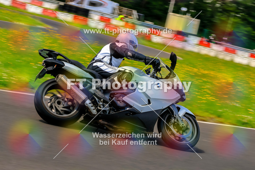 VBK-8040 | Hier findet Ihr Bilder von Touristenfahrten auf der Nürburgring Nordschleife oder von anderen Veranstaltungen die ich besucht habe. Viel Spass beim Durch Schauen 