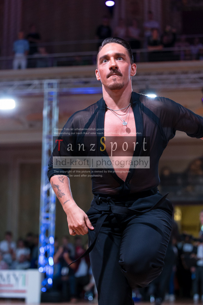 20240706_WDSF_WO_Latin_8945 | Tanzsportbilder, Standardtanz, Lateintanz, WDSF, DTV, LTVB, dancecomp, goc, hessen tanzt, blaues band der spree, walzer, tango, wiener walzer, slowfox, quickstepp, samba, rumba, cha-cha-cha, paso doble. jive, hd-kroft photography, turniertanzsport
