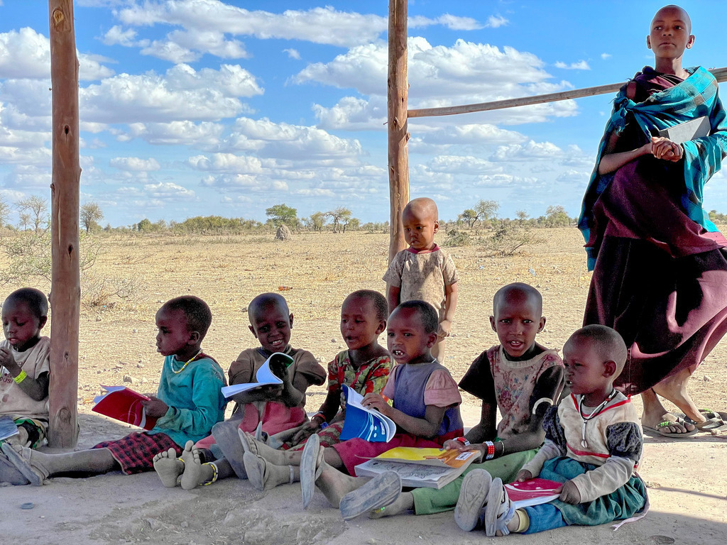 Maasai-Dorf und bis Karatu - 27. September 2022 | Maasai-Dorf und bis Karatu
Bild: Sportfotografie Markus Aeschimann | www.markus-aeschimann.ch - Realisiert mit Pictrs.com