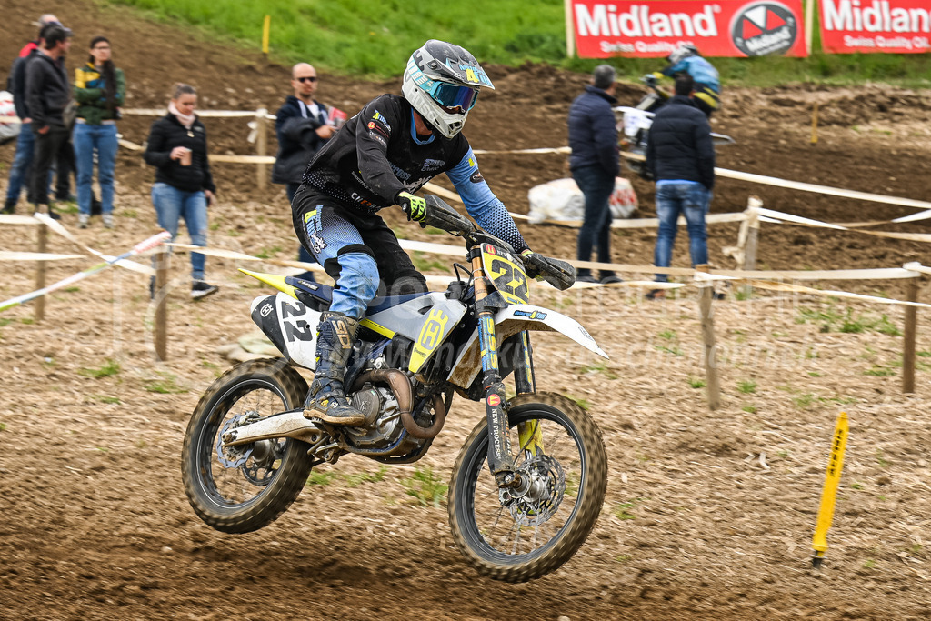 Motocross Schlatt bei Winterthur - 30. April 2023 | #22 Suter Levi aus Turbenthal (CH) auf Husqvarna in der Kategorie ProRace Serie am Motocross Schlatt bei Winterthur, 30. April 2023. 
Instagram: @mx_schlatt | @mc_wila | @sam_schweiz
Bild: Sportfotografie Markus Aeschimann | www.markus-aeschimann.ch - Realisiert mit Pictrs.com