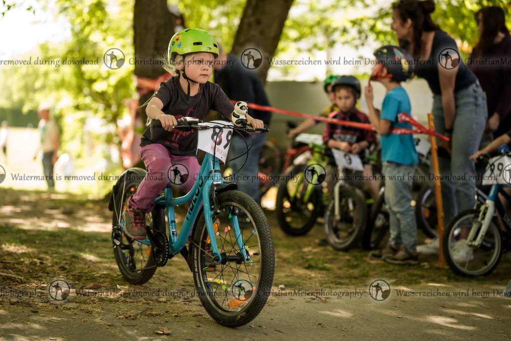 Eierlesen 2026 | Sie wurden bei einem Event oder Sportanlass fotografiert? Hier finden sie ihre Bilder! - Realisiert mit Pictrs.com