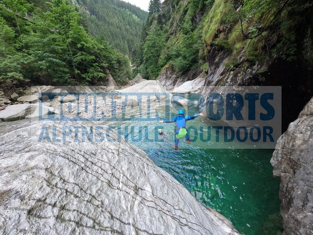 GOPR1785 | Bestelle die Bilder deines Berg- oder Wasser-Abenteuers mit Mountain Sports bequem von zu Hause aus direkt über unseren Online Fotoshop von pictrs.com. - Realisiert mit Pictrs.com