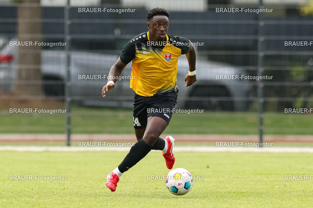 1_SVSKFC_20250726_0545.JPG -  - SV Schermbeck - KFC Uerdingen  - Testspiel | Schermbeck, Deutschland, 26.07.25: Kingsley Helmut Marcinek (KFC Uerdingen) in Aktion, am Ball, Einzelaktion während des Testspiel Spiels zwischen SV Schermbeck - KFC Uerdingen  in der Volksbank Arena am 26. July 2025 in Schermbeck, Deutschland. (Foto von Stefan Brauer/Brauer-Fotoagentur)