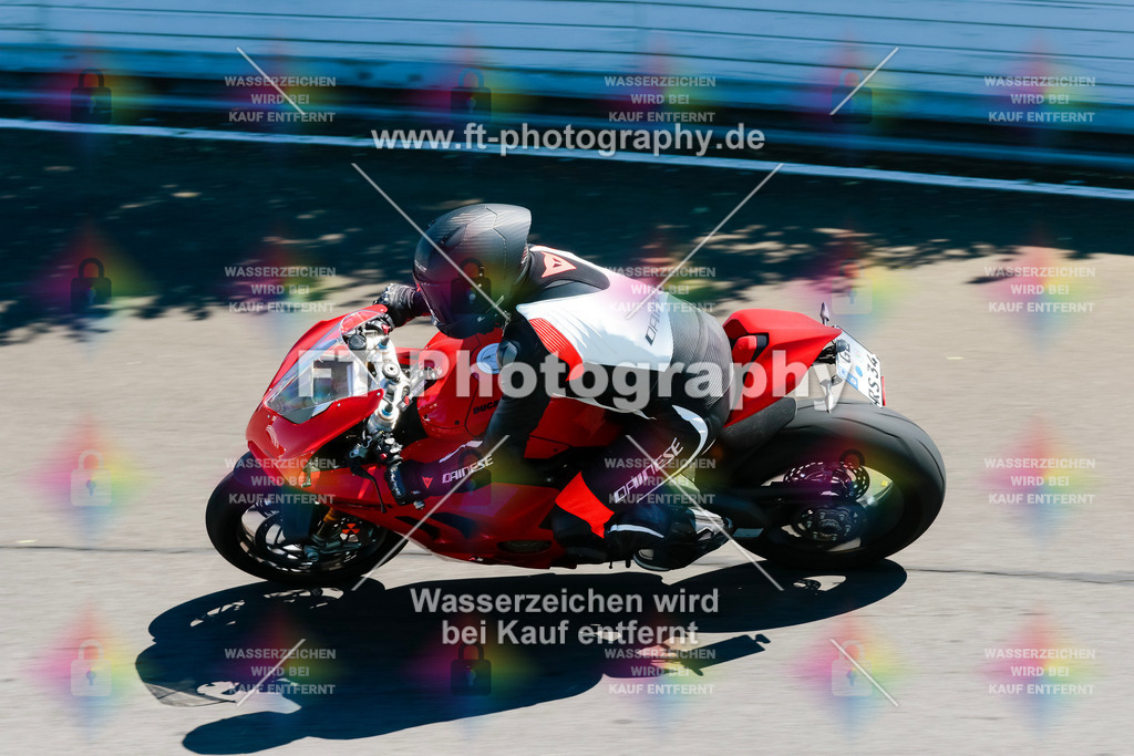 Moto-TeamOBK-21926 | Hier findet Ihr Bilder von Touristenfahrten auf der Nürburgring Nordschleife oder von anderen Veranstaltungen die ich besucht habe. Viel Spass beim Durch Schauen 