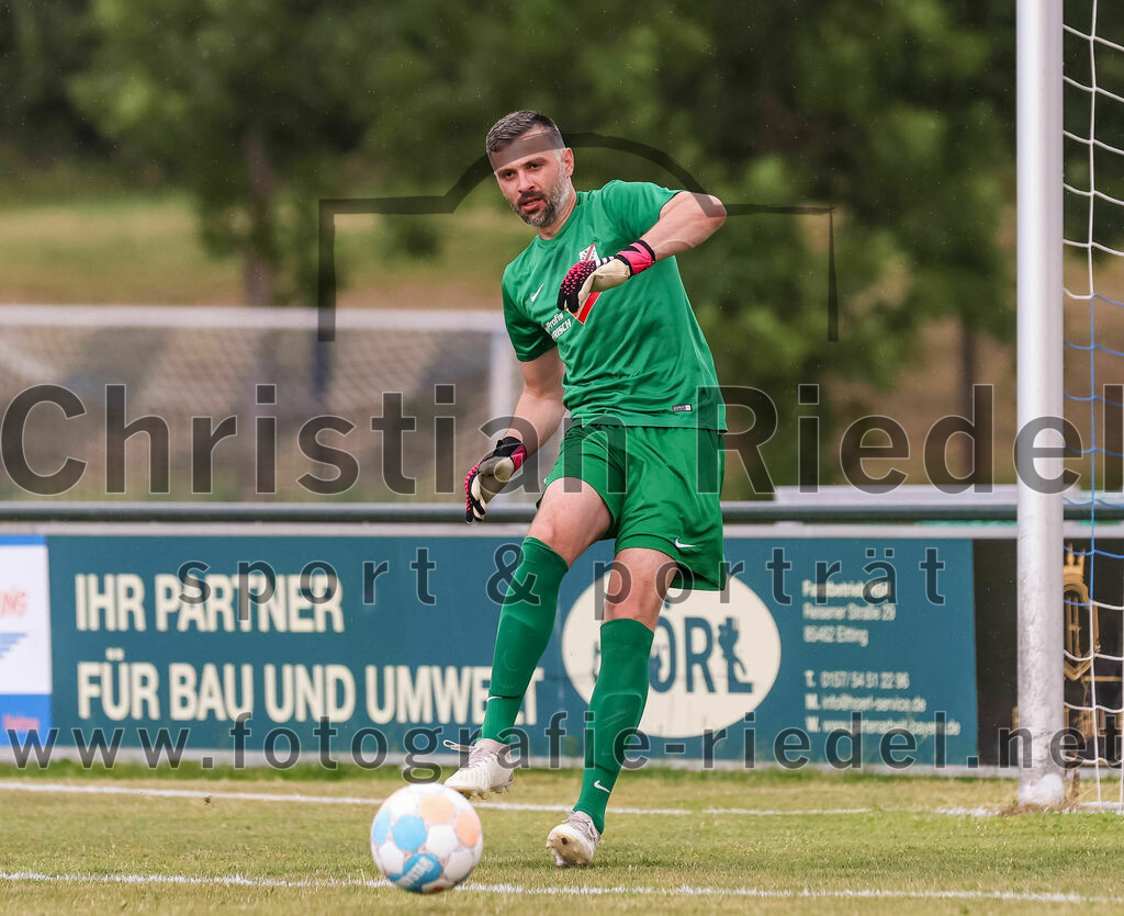 2023-06-30_051_FC_Langengeisling_gegen_VfB_Forstinning | Erding, Deutschland, 30.06.2023:
Fußball, Bezirksliga Oberbayern Ost 2023 / 2024, Testspiel, FC Langengeisling gegen VfB Forstinning, Endergebnis: 3:0

Torwart Marko Susac (VfB Forstinning, #1)

Foto: Christian Riedel / fotografie-riedel.net
