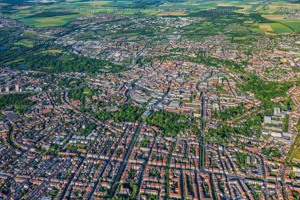 Braunschweig_Innenstadt_ELS_3864050623 | BRAUNSCHWEIG 05.06.2023 Altstadtbereich und Innenstadtzentrum in Braunschweig im Bundesland Niedersachsen, Deutschland. Weiterführende Informationen bei: Stadt Braunschweig. // Old Town area and city center in Brunswick in the state Lower Saxony, Germany. Further information at: Stadt Braunschweig. Foto: Martin Elsen