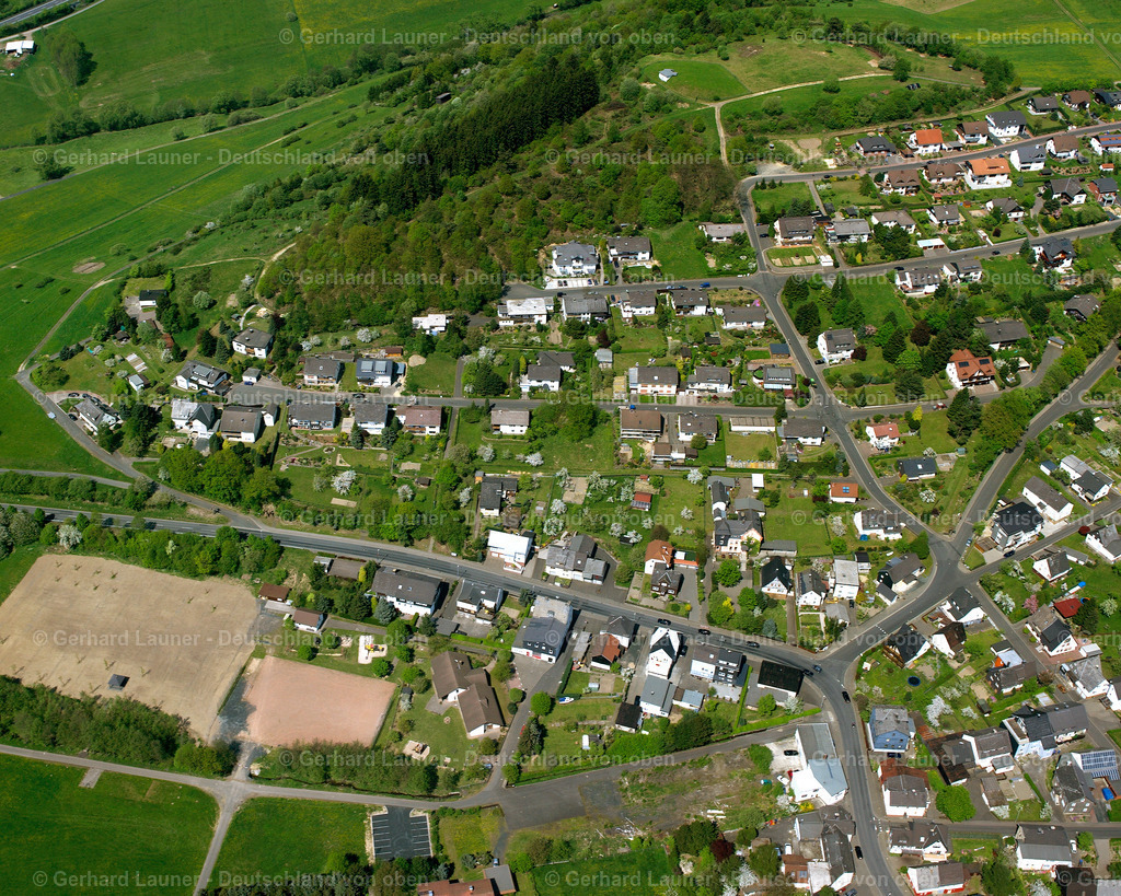 2610322 | EIERSHAUSEN 09.06.2006 Wohngebiet einer Einfamilienhaus- Siedlung  in Eiershausen im Bundesland Hessen, Deutschland // Single-family residential area of settlement  in Eiershausen in the state Hesse, Germany Foto: Gerhard Launer