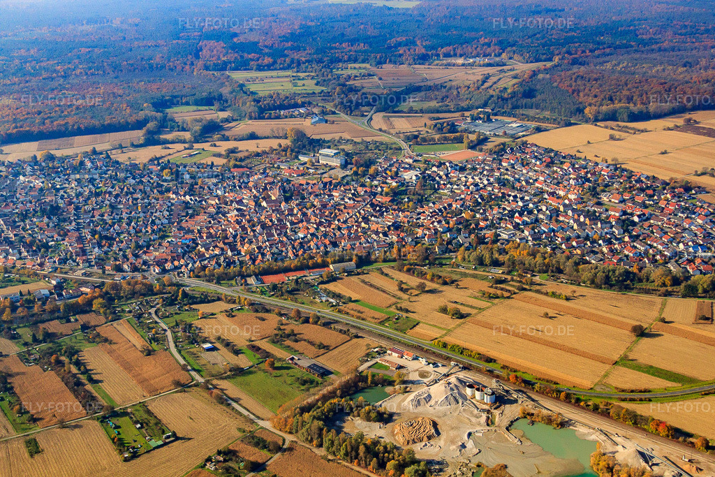 Luftbild: Stadtansicht von Osten in Hagenbach im Bundesland Rheinland-Pfalz in Deutschland. Foto: IMG_35244.jpg vom 31.10.2010 durch Werner Riehm/FLY-FOTO.de