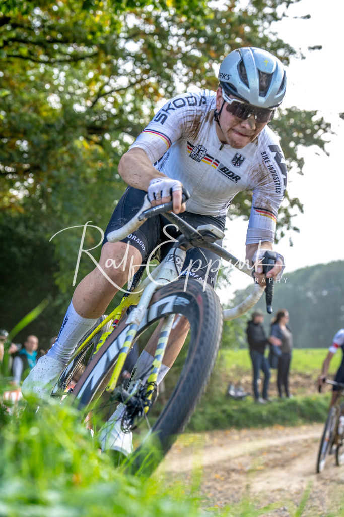 Ralf Eppink Photography 20251012_DSC04415 | Sportfotografie, Eventfotografie, Porträtfotografie, Radsport Fotograf, Triathlon Fotograf, Düsseldorf Fotograf, Köln Fotograf, Actionfotografie, Teamfotografie, Peoplefotografie, Business Portraits, Veranstaltungsfotografie, Reportagefotografie - Realisiert mit Pictrs.com