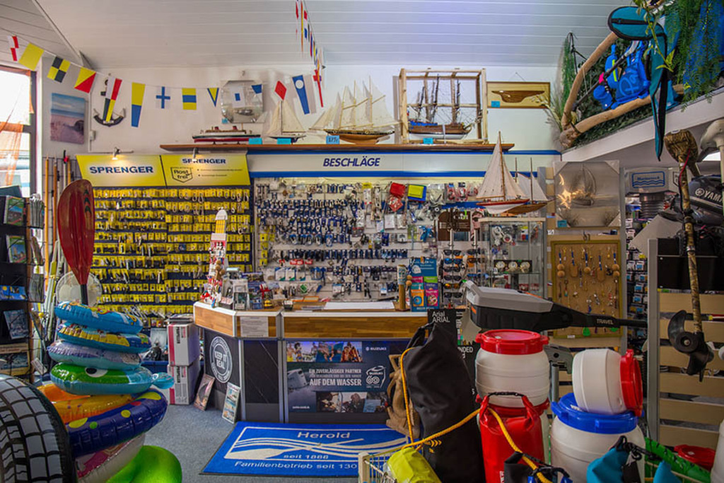 Bootsverleih Herold und Bootshop Herold | Entdecke über 20 Kategorien Leipzig-Motive: Foto-Downloads, hochwertige Poster, Leinwand- & Fine-Art-Prints. Jetzt Lieblingsfoto im Bildlexikon Leipzig Shop bestellen!