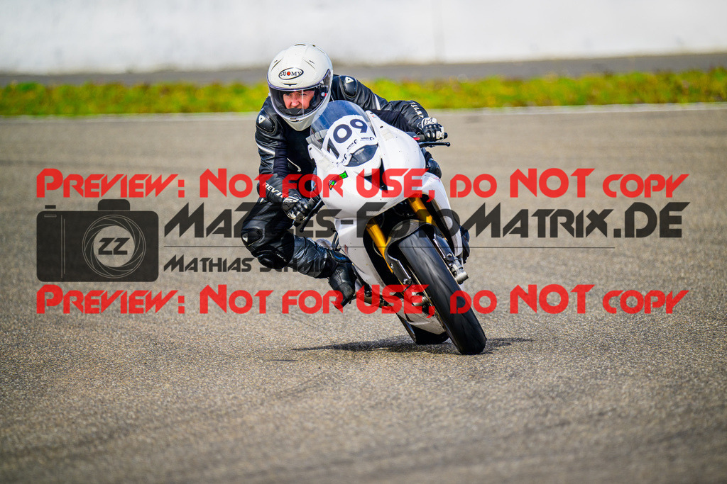 MaZZes_FotoMatrix_240911_6007705_3561 | GRUEN