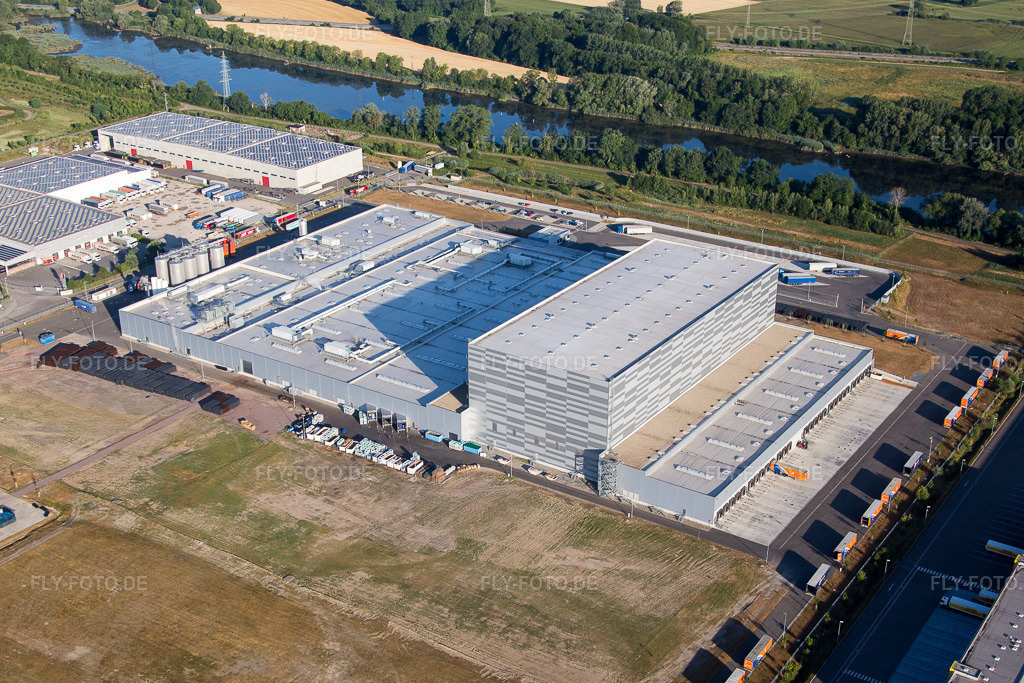 Luftbild: Werksgelände der Pfälzer Erfrischungsgetränke GmbH in Wörth am Rhein im Bundesland Rheinland-Pfalz in Deutschland. Foto: IMG_083817.jpg vom 26.07.2015 durch Werner Riehm/FLY-FOTO.de