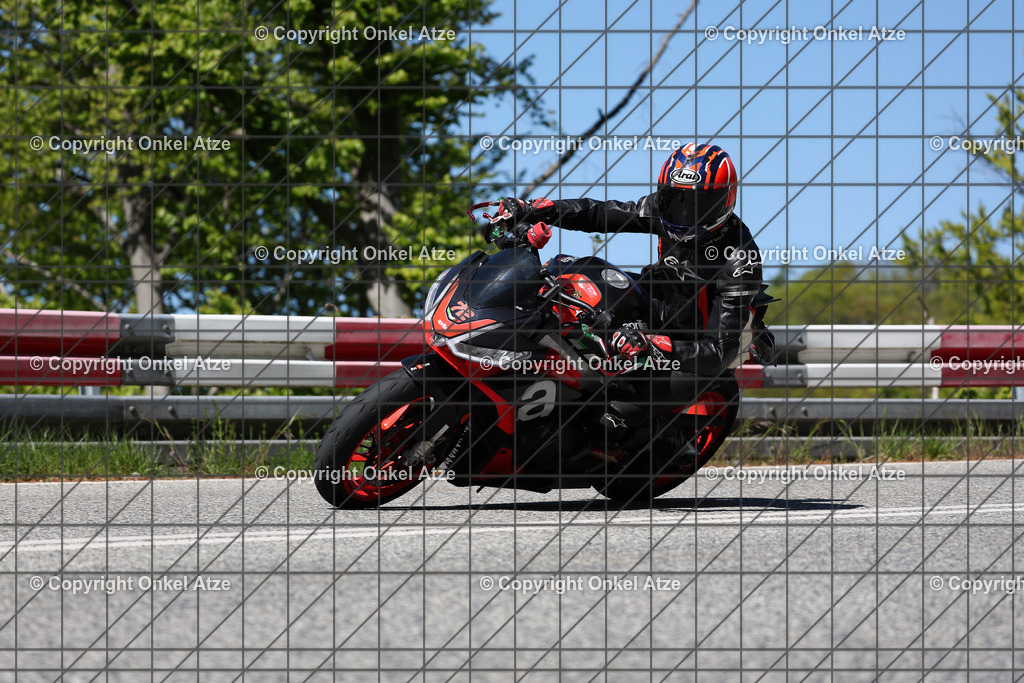 IMG_9827 | Fotograf am Kyffhäuser. Onkel Atze. Kyffhäuser Rennstrecke. Café36. Motorsportfotografie. - Realisiert mit Pictrs.com