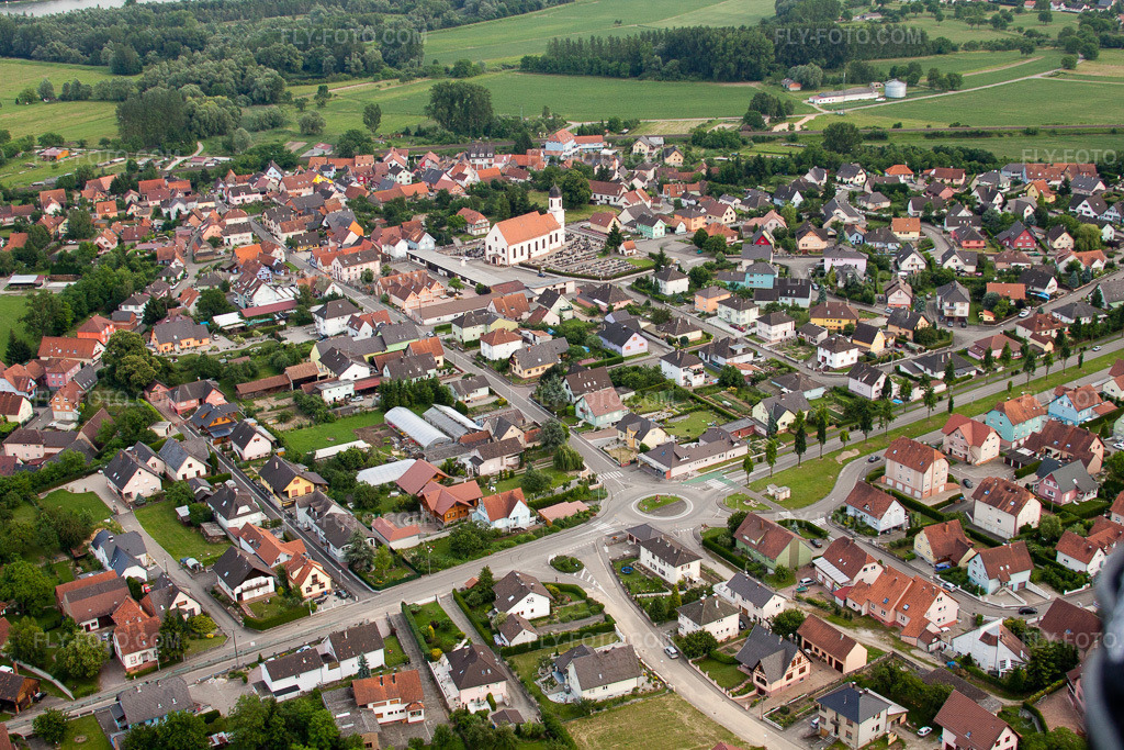 Aerial view: View of the town in Mothern in the state Bas-Rhin, France.Photo: IMG_28761.jpg taken on 06/14/2010 by Werner Riehm/FLY-FOTO.comResolution of the original: 4752 x 3168 px